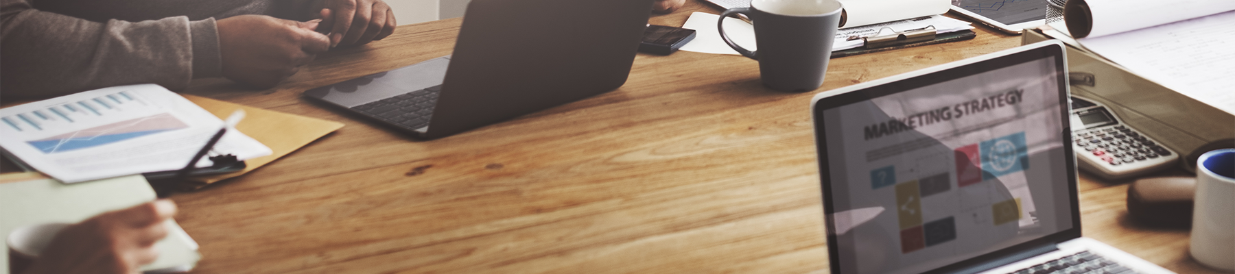 about-us-image marketing team working together